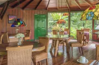 Trogon Lodge - breakfast