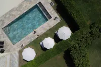 Château Laroche Ploquin, The Originals Relais - Pool