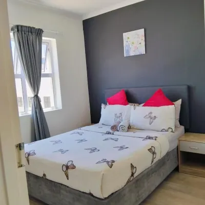 Cozy Corner Apartment Muizenberg Hotels near Muizenberg Beach