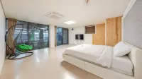 Yeosu Wellstay Pool Villa - Jacuzzi