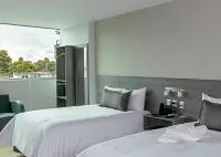 Hotel 5 Inn Plus - Pools