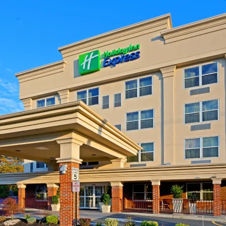 Holiday Inn Express & Suites WOODBRIDGE by IHG