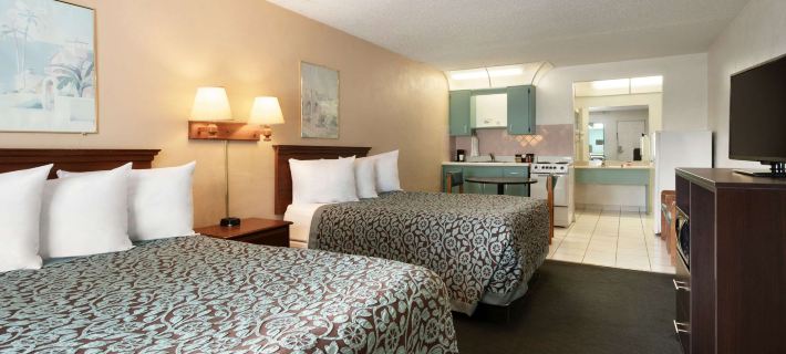 Days Inn by Wyndham Clearwater/Gulf to Bay Отели в г. Пинеллас