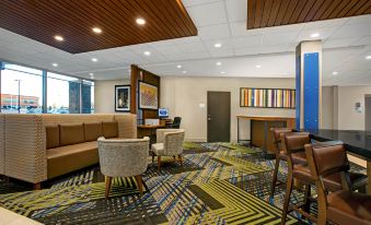 Holiday Inn Express & Suites Milwaukee - Brookfield