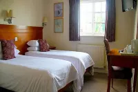 The Crown Inn Hotels in Broad Blunsdon