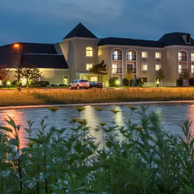 DoubleTree by Hilton Hotel Chicago Wood Dale - Elk Grove Hotels near O'Hare International Airport