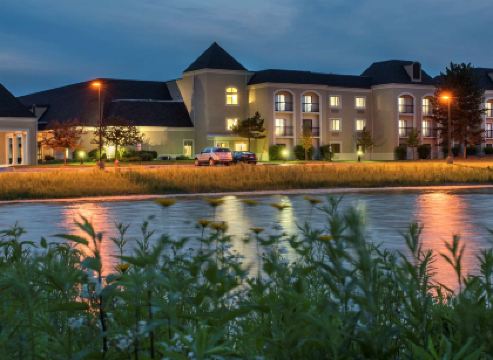 DoubleTree by Hilton Hotel Chicago Wood Dale - Elk Grove