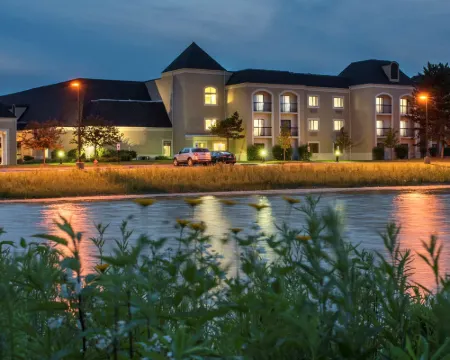 DoubleTree by Hilton Hotel Chicago Wood Dale - Elk Grove Hotels in Chicago