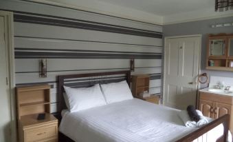 Lodgehill Hotel - Housity