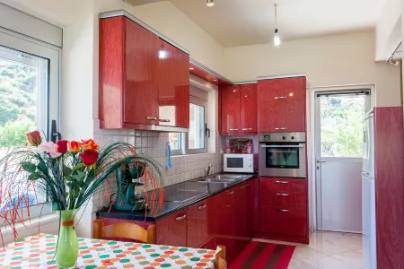 House Just on the Beach -Included 2 Canoe and 2 Bicycles Отели рядом с достопримечательностью «Afrata Beach»