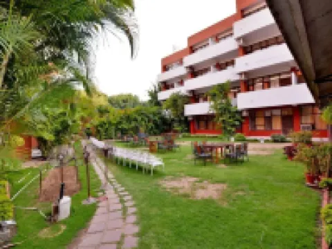 Hotel Park View Hotels near International Dolls Museum