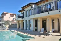 North House with Pool and Lake View