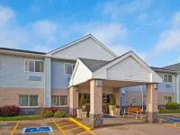 Quality Inn & Suites Hotels near Lakeport Commons Shopping Center