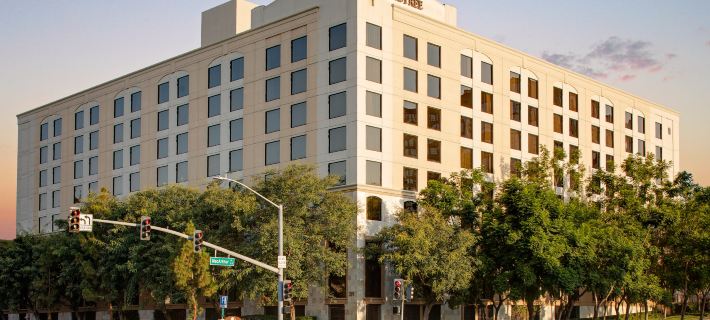 Hotel Zessa Orange County Airport, a DoubleTree by Hilton Hotels in Orange County