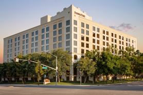 Hotel Zessa Orange County Airport, a DoubleTree by Hilton