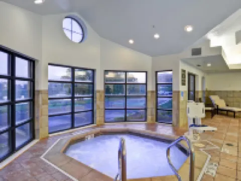 諾福拉諾珀維爾Homewood Suites by Hilton 奧羅拉酒店