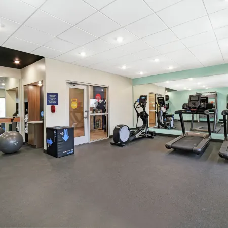 Tru by Hilton Grand Rapids Airport