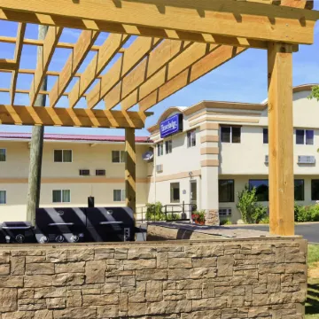 Travelodge by Wyndham Lima Oh