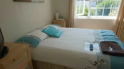 En Suite Shower Room Double Room with 1 Double (Deyr)