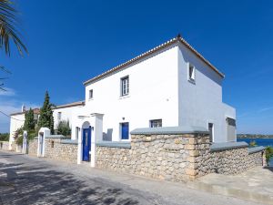 Beachfront Spetses Spectacular Fully Equipped Traditional Villa Familiesgroups