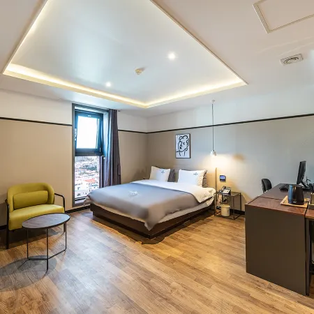 Brown Dot Hotel Jeonggwan Отели рядом с достопримечательностью «Пляж Имранг»