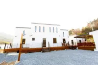 Jecheon Cloud Pension (Cheongpungho Cable Car)