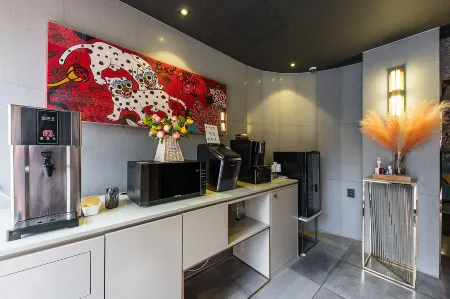 Gimhae Samgye Brown Dot Отели рядом с достопримечательностью «Shell mound gallery in Gimhae Bonghwang-dong Relice»