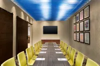 Holiday Inn Express & Suites SAVANNAH N - PORT WENTWORTH by IHG - parking