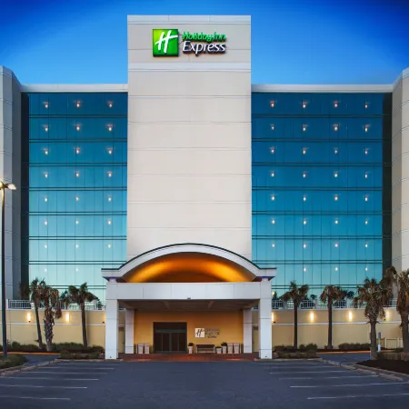 Holiday Inn Express & Suites VA BEACH OCEANFRONT by IHG