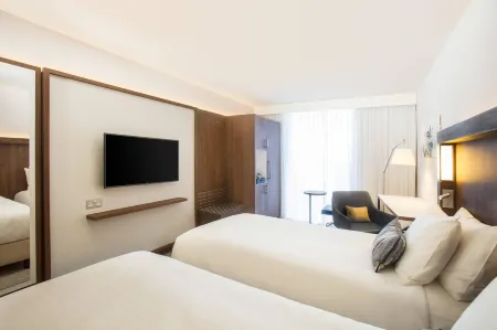 Courtyard by Marriott Edinburgh West Отели рядом с достопримечательностью «Тайнкасл»