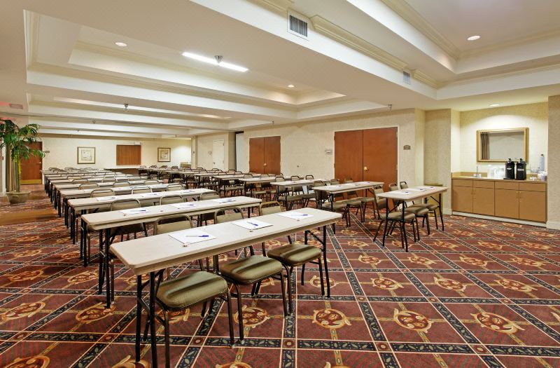 Holiday Inn Express Hotel & Suites Cullman, an IHG Hotel photo 4