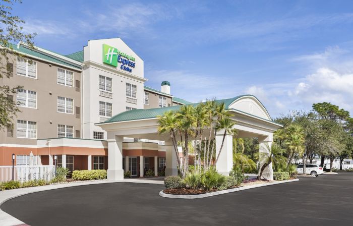 Holiday Inn Express & Suites SARASOTA EAST - I-75 by IHG