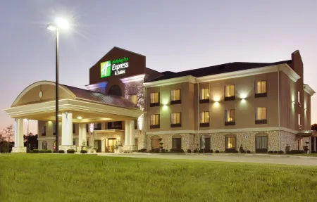 Holiday Inn Express & Suites Center by IHG