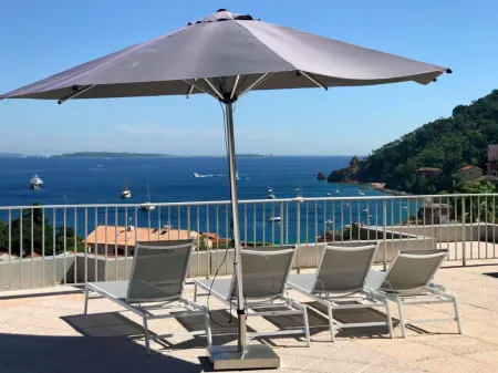 Panoramic Sea View, Air Conditioned Apartment with Pool , Walk to Beach & Town,