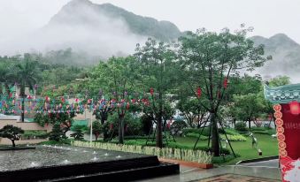 Guangzhou Zengcheng Baishuizhai Forest Valley Golden Leaf Hot Spring Holiday Villa