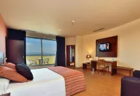 Hotel Spa Norat Torre Do Deza فنادق في Silleda