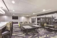 La Quinta Inn & Suites by Wyndham Columbus North - breakfast