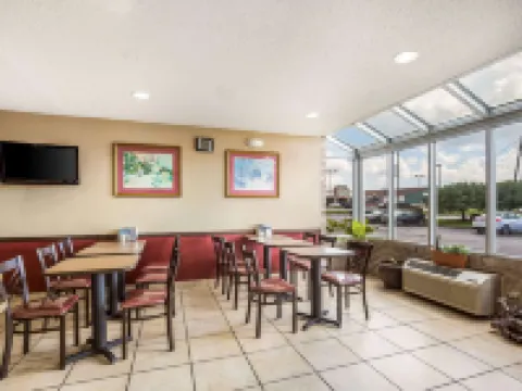 อีโคโน ลอดจ์ อินน์ แอนด์ สวีทส์ แฟร์วิว ไฮทส์ - เซนต์ หลุยส์ โรงแรมในSt. Clair County