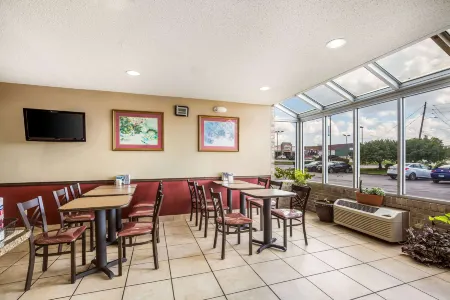 Econo Lodge Inn & Suites Fairview Heights St Louis