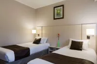 The Originals Access, Hôtel la Dousseine, Dreux Nord Hotels in Houdan