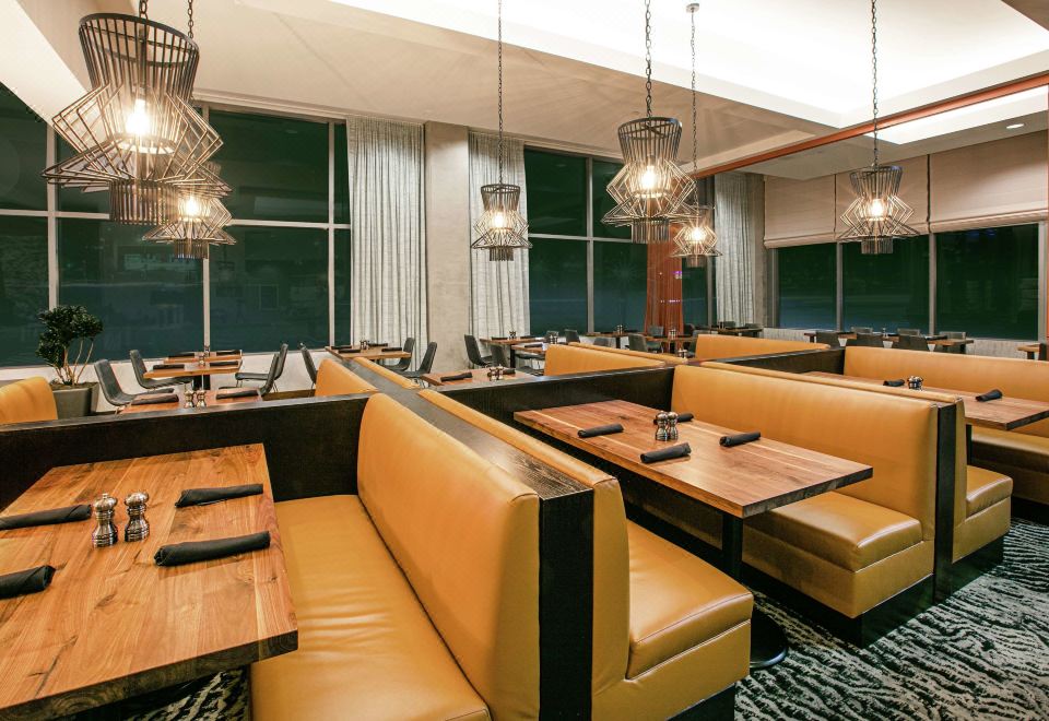 3. 힐튼 가든 인 ..