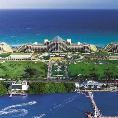 Paradisus Cancún Hotels near Show Time Karaoke Bar