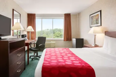 ラマダ プラザ バイ ウィンダム モントリオール Centre for Structural and Functional Genomics周辺のホテル