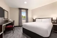 Ramada by Wyndham Cobham - breakfast