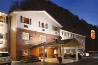 Super 8 by Wyndham Prestonsburg Отели в г. 
