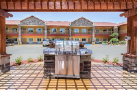 Scottish Inns & Suites