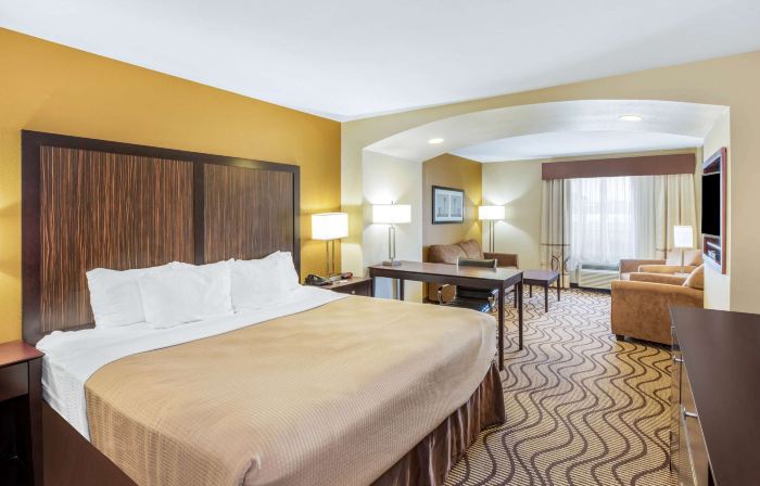 La Quinta Inn & Suites by Wyndham Floresville