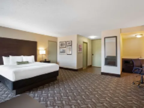 La Quinta Inn & Suites by Wyndham Springfield MA Hotels in Springfield