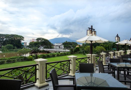 2. 센타라 리버사이..