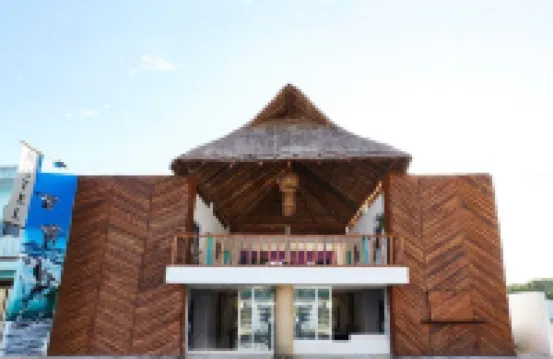 ホテル ペリカーノ ラサロ・カルデナスのホテル